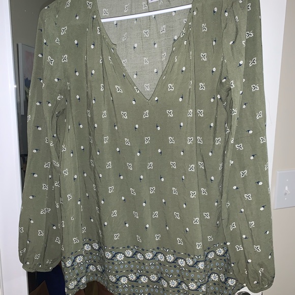 green patterned shirt - Picture 1 of 1